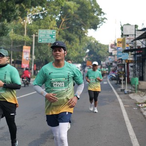 Race photo from BAUR RUN 2025