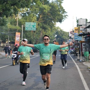 Race photo from BAUR RUN 2025