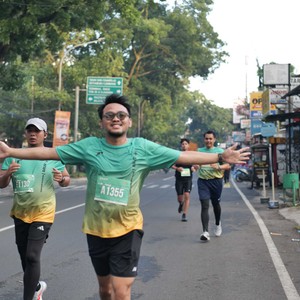 Race photo from BAUR RUN 2025