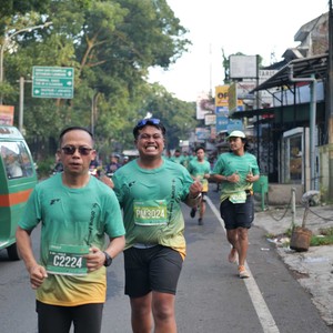 Race photo from BAUR RUN 2025
