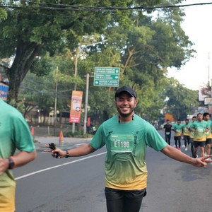 Race photo from BAUR RUN 2025