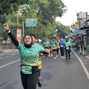 Race photo from BAUR RUN 2025