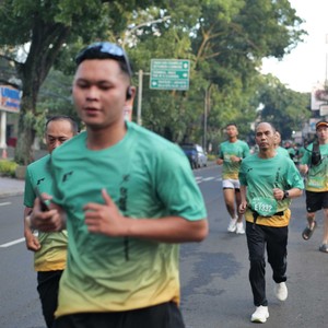 Race photo from BAUR RUN 2025