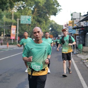 Race photo from BAUR RUN 2025