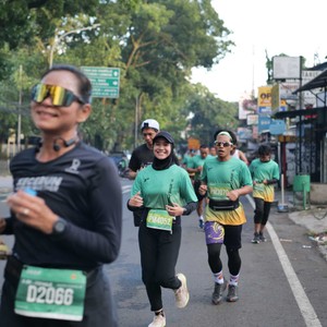 Race photo from BAUR RUN 2025