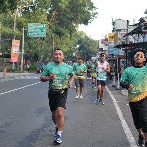 Race photo from BAUR RUN 2025