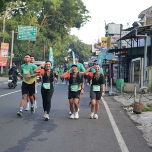 Race photo from BAUR RUN 2025