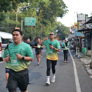 Race photo from BAUR RUN 2025