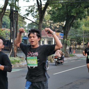 Race photo from BAUR RUN 2025