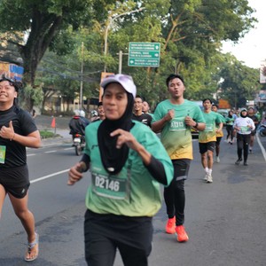 Race photo from BAUR RUN 2025