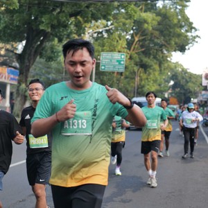 Race photo from BAUR RUN 2025