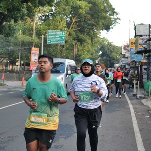 Race photo from BAUR RUN 2025