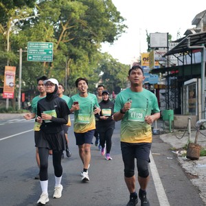 Race photo from BAUR RUN 2025