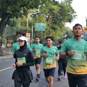 Race photo from BAUR RUN 2025