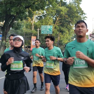 Race photo from BAUR RUN 2025