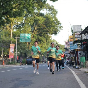 Race photo from BAUR RUN 2025