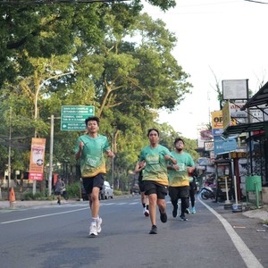 Race photo from BAUR RUN 2025