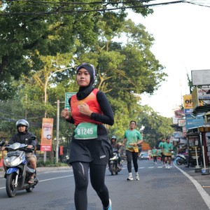 Race photo from BAUR RUN 2025