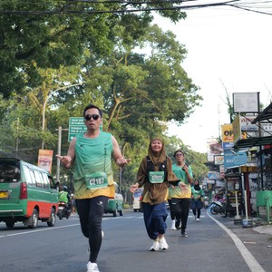 Race photo from BAUR RUN 2025