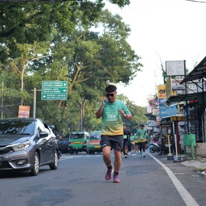 Race photo from BAUR RUN 2025