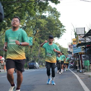 Race photo from BAUR RUN 2025