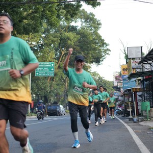 Race photo from BAUR RUN 2025