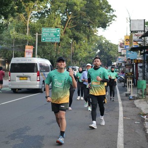 Race photo from BAUR RUN 2025