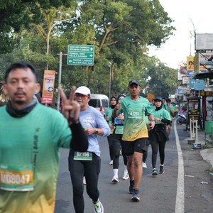 Race photo from BAUR RUN 2025