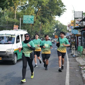Race photo from BAUR RUN 2025