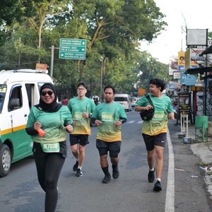Race photo from BAUR RUN 2025