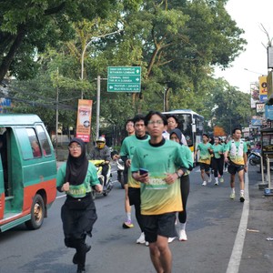 Race photo from BAUR RUN 2025