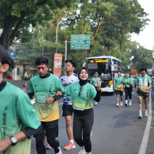 Race photo from BAUR RUN 2025