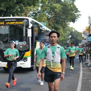 Race photo from BAUR RUN 2025