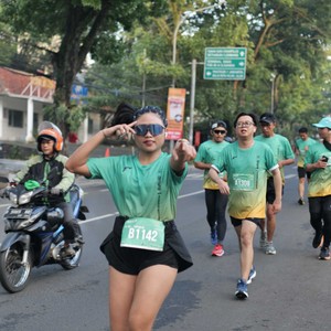 Race photo from BAUR RUN 2025