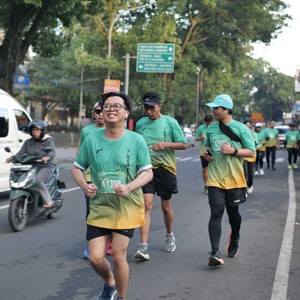 Race photo from BAUR RUN 2025