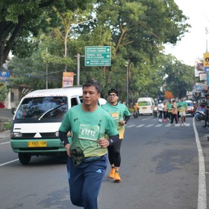 Race photo from BAUR RUN 2025