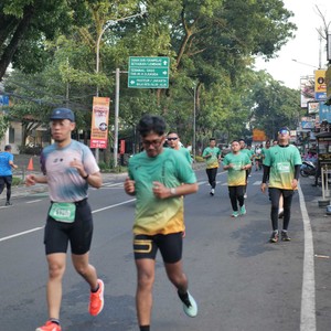 Race photo from BAUR RUN 2025