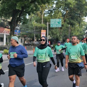 Race photo from BAUR RUN 2025