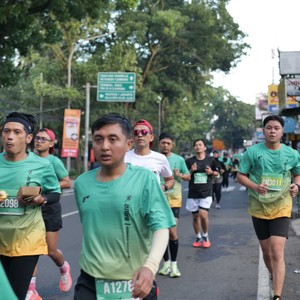Race photo from BAUR RUN 2025