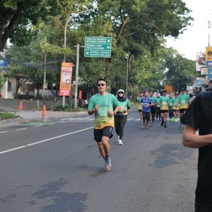 Race photo from BAUR RUN 2025
