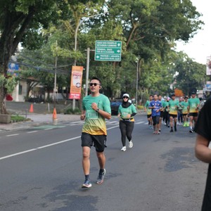 Race photo from BAUR RUN 2025