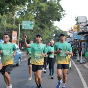 Race photo from BAUR RUN 2025