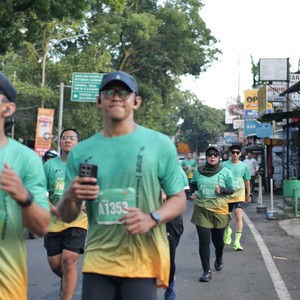 Race photo from BAUR RUN 2025