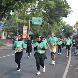 Race photo from BAUR RUN 2025