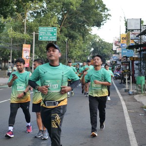 Race photo from BAUR RUN 2025