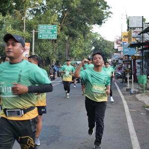 Race photo from BAUR RUN 2025