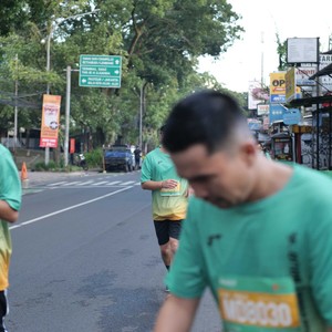 Race photo from BAUR RUN 2025