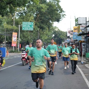 Race photo from BAUR RUN 2025