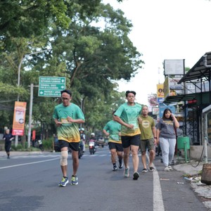 Race photo from BAUR RUN 2025