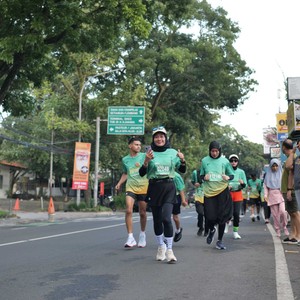Race photo from BAUR RUN 2025
